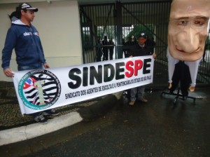 SINDESPE fechando os portões do Palácio dos Bandeirantes