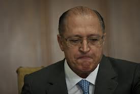 Alckmin repete nas mídias, com base em experiência italiana de sucesso no trato penitenciário com os chefões das quatro máfias, ser necessário isolar em presídios de segurança máxima os líderes do crime organizado