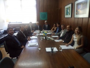 Os PLC's foram entregues em reunião nesta quinta-feira (9), na Casa Civil do Estado de São Paulo, com a presença do presidente do Sindasp, Daniel Grandolfo; juntamente com o diretor de Comunicação do sindicato, Ismael Manoel dos Santos; o diretor de Saúde, Carlos Alberto Bongiovani Peretti; a advogada da entidade, Eliane Leal, que foi quem concluiu os projetos dentro da legalidade; e o presidente do Sindicado dos Agentes de Escolta e Vigilância Penitenciária (AEVPs), Antonio Pereira. Representando o Estado, participaram o secretário de Administração Penitenciária (SAP), Dr. Lourival Gomes; o secretário de Estado do Planejamento, Julio Semeghini; o secretário adjunto da Casa Civil, José do Carmo Mendes Júnior; a secretária adjunta do Planejamento, Dra. Cibele Franzese; o diretor do Departamento de Recursos Humanos (DRHU) da SAP, José Benedito da Silva; e o chefe de gabinete do secretário da SAP, Dr. Amador Donizeti Valero