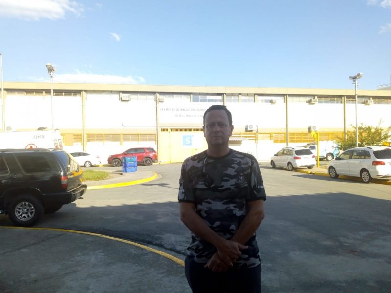 Presidente do Sindespe Antonio Pereira Ramos acompanhando a rebelião no CDP de Taubaté